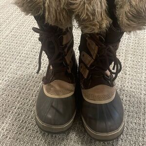 Sorel Joan of Arc Snow boot with fur trim. 
Women’s size 8.